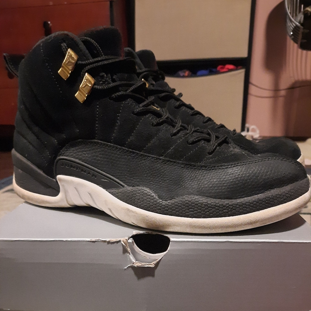 Jordan 12 Reverse Taxis - Picture 2 of 4